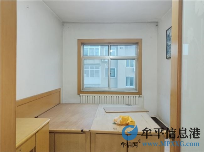 早市附近60平三樓兩室出售
